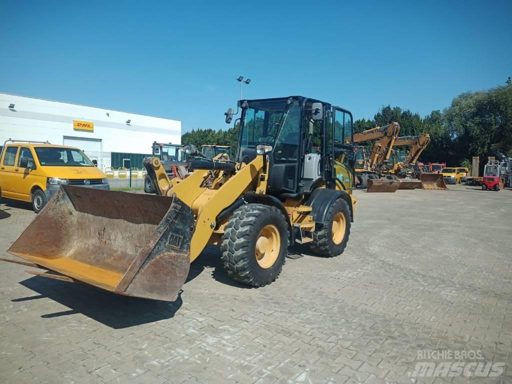 CAT 908 M Фронтальні навантажувачі