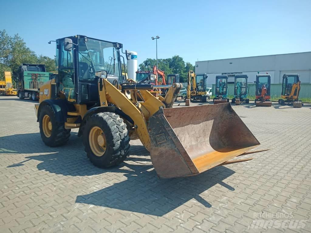 CAT 908 M Фронтальні навантажувачі