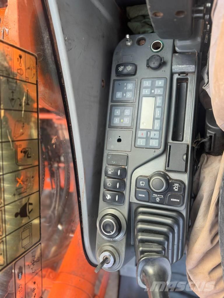 Doosan DX 225 LC Гусеничні екскаватори