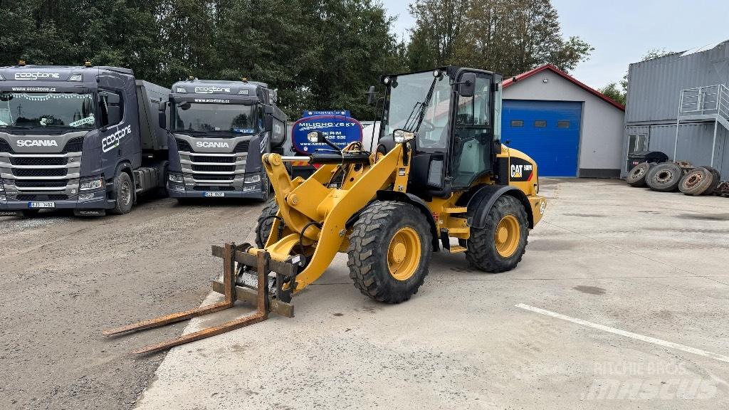 CAT 908 Фронтальні навантажувачі