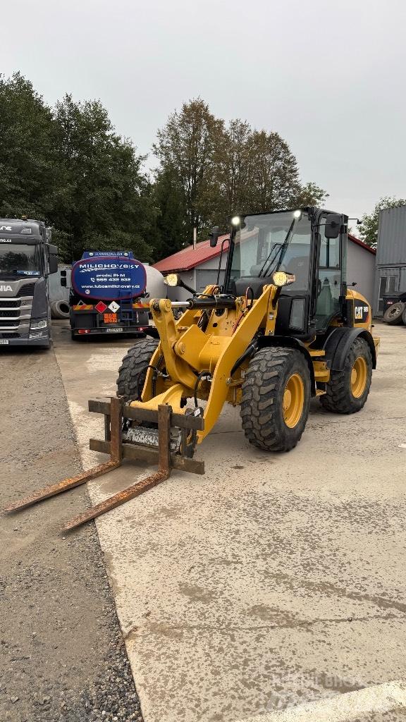 CAT 908 Фронтальні навантажувачі