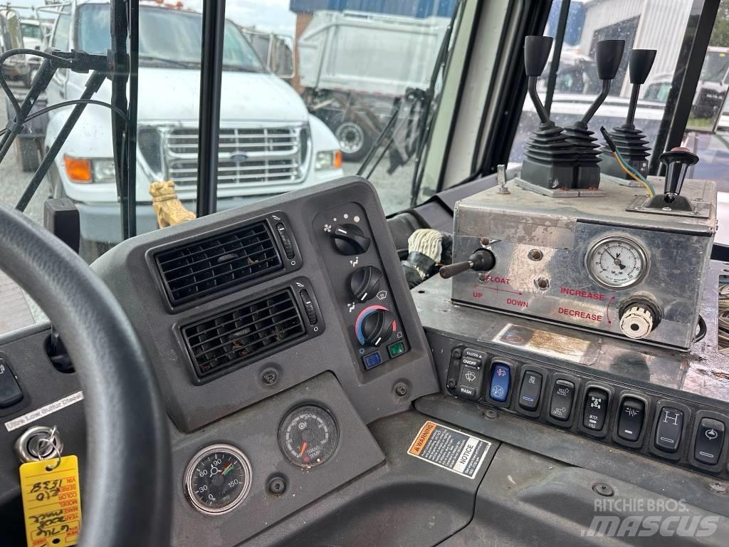 Mack MRU613 Сміттєвози