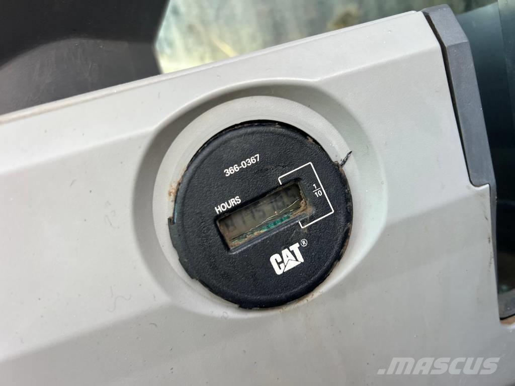 CAT 390 F L Гусеничні екскаватори