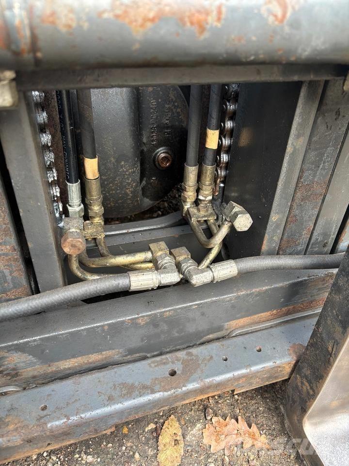 Nissan UGD02 A 30 PQ Газові навантажувачі