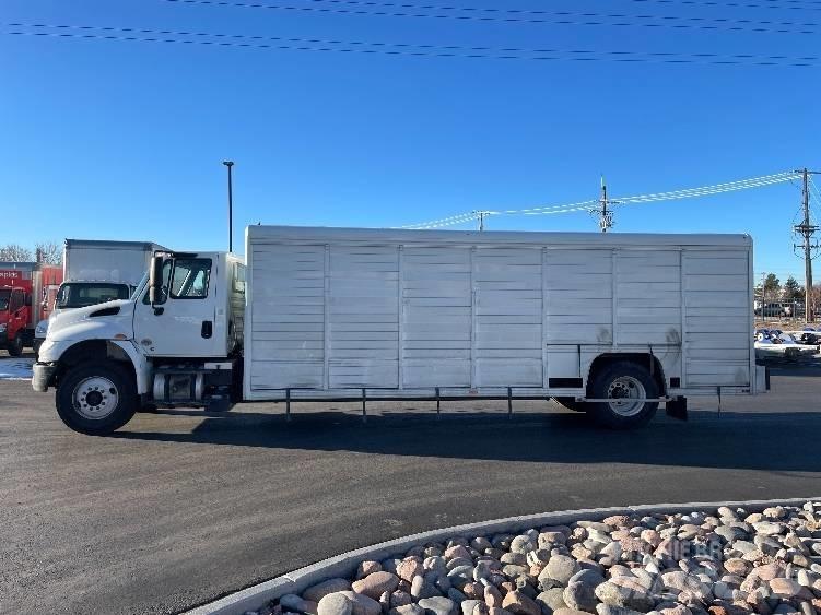 International 4300 Вантажівки для доставки напоїв