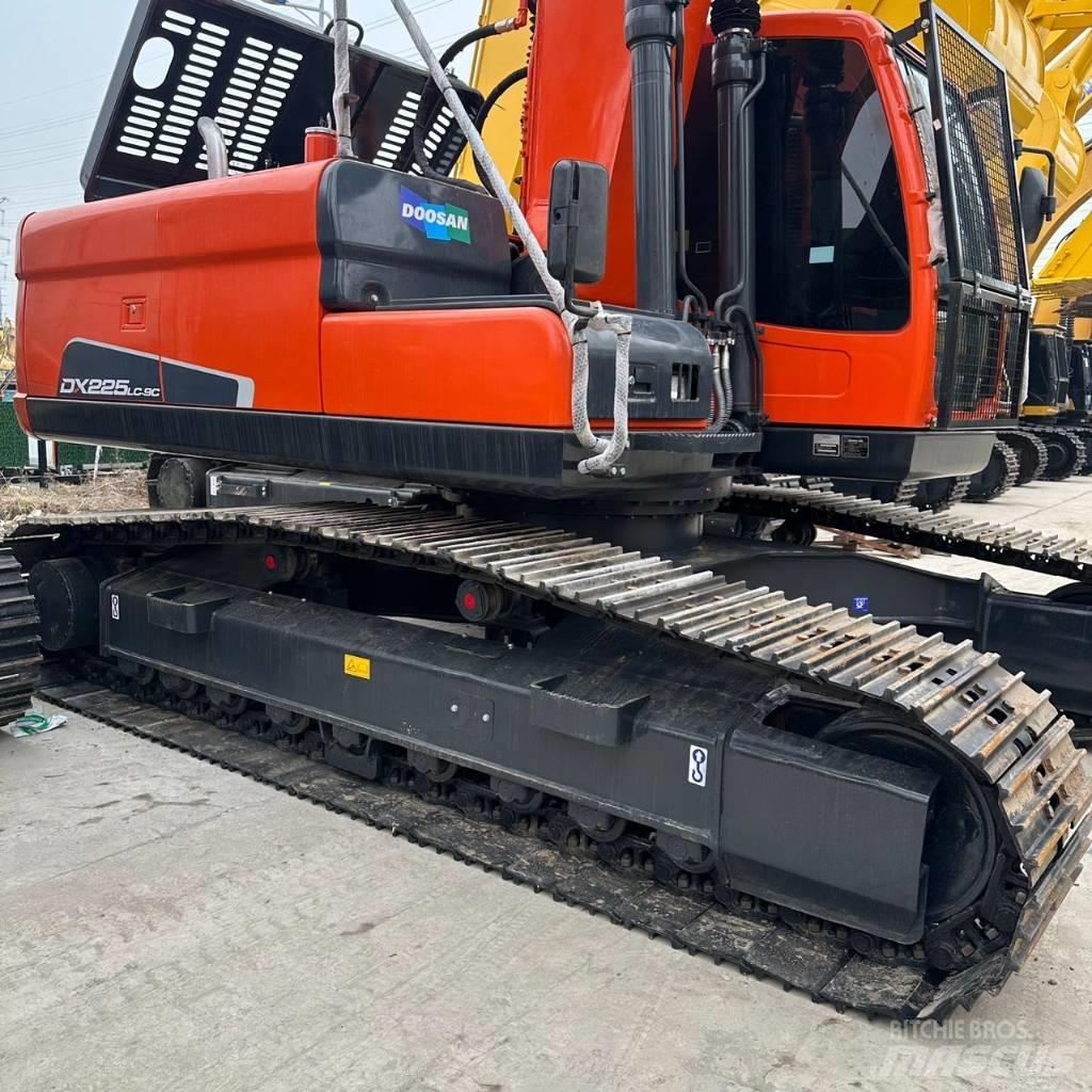 Doosan DX225LC-9 Гусеничні екскаватори