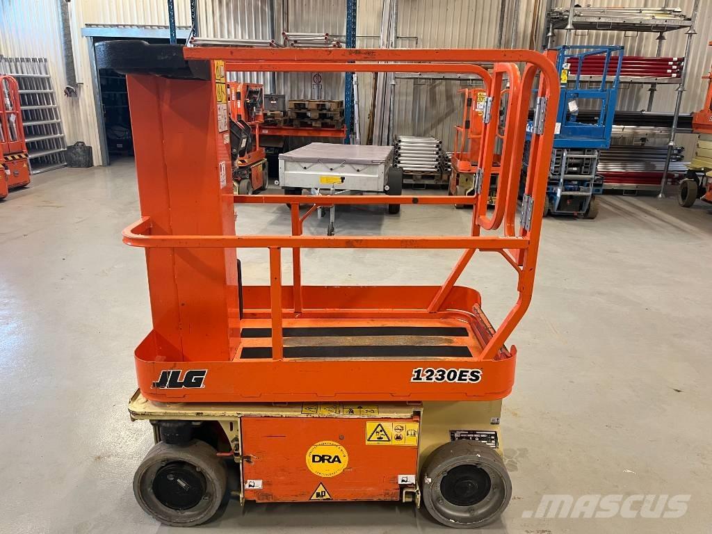 JLG 1230 ES Вертикальні щоглові підйомники