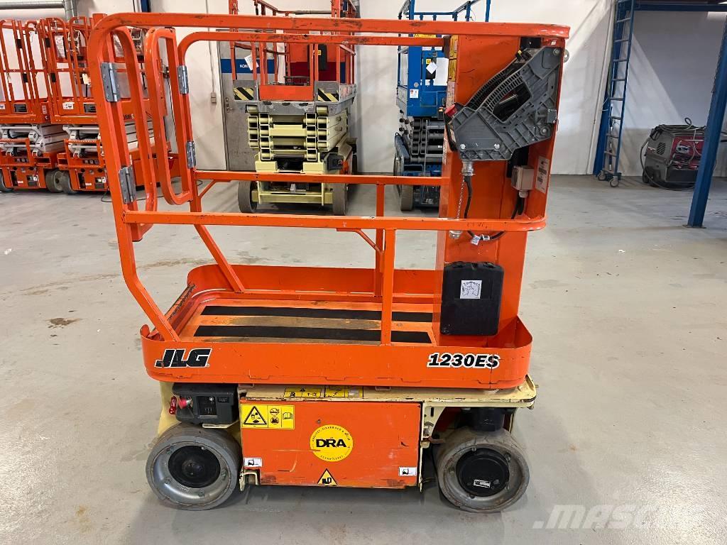 JLG 1230 ES Вертикальні щоглові підйомники