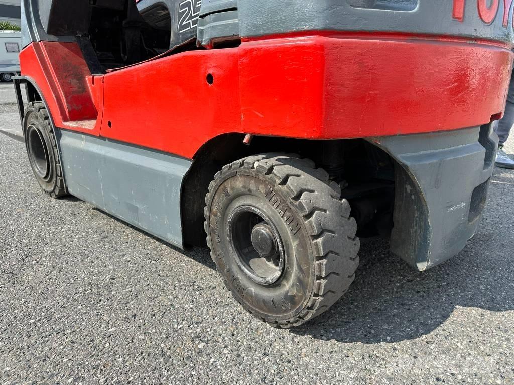 Toyota 7 FB 25 Електронавантажувачі