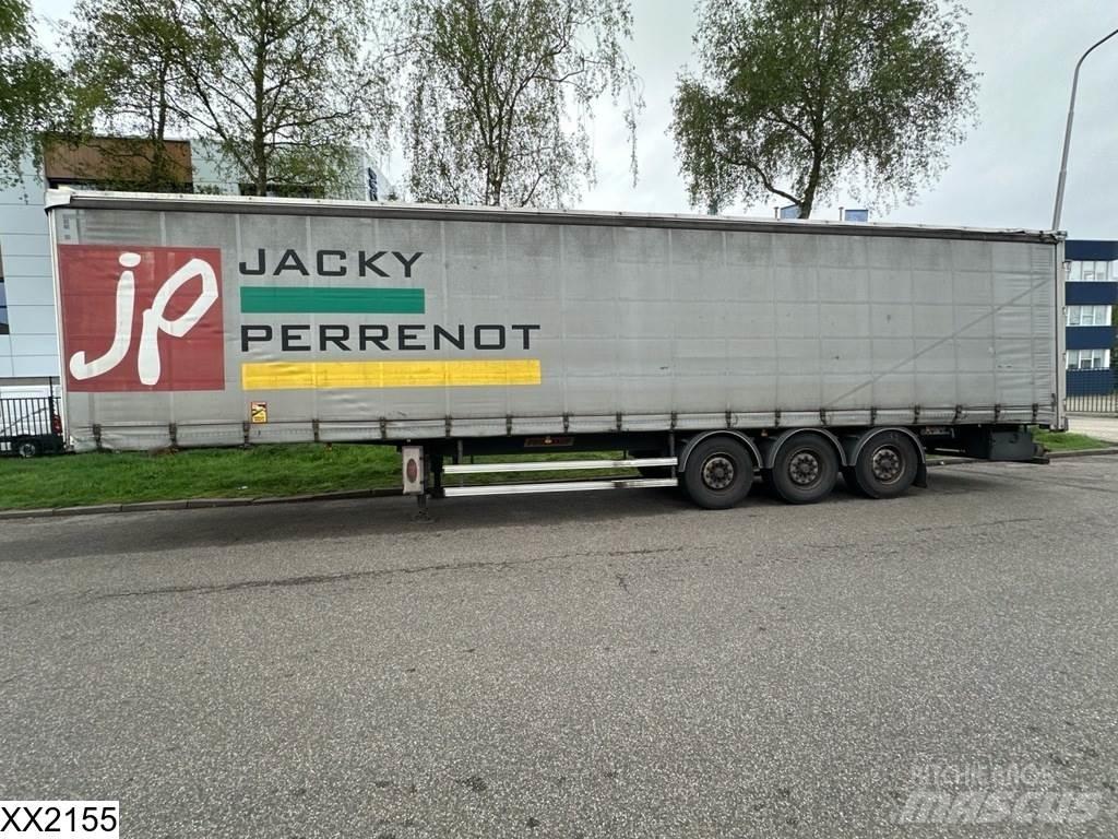 Fruehauf Tautliner Тентовані напівпричепи