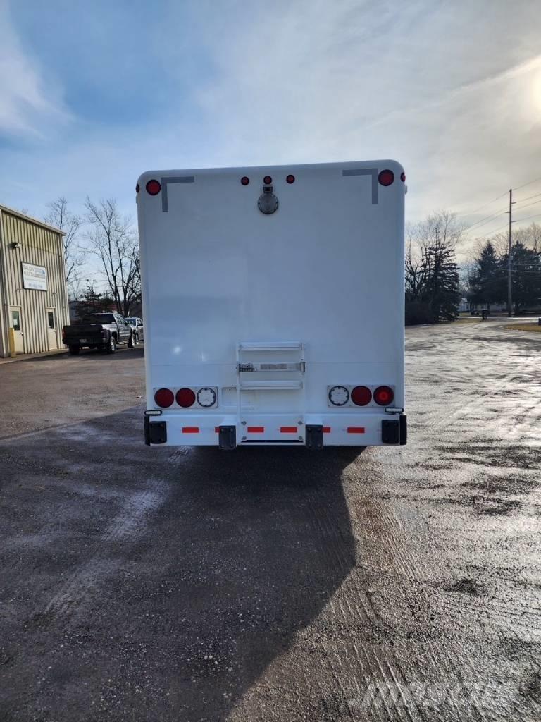 Freightliner M2 Вантажівки для доставки напоїв