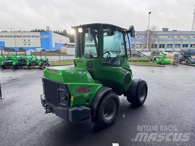 Avant 760 Багатофункціональне обладнання для вантажних і землекопальних робіт