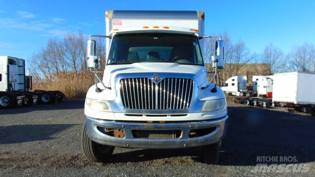 International 4300 Фургони