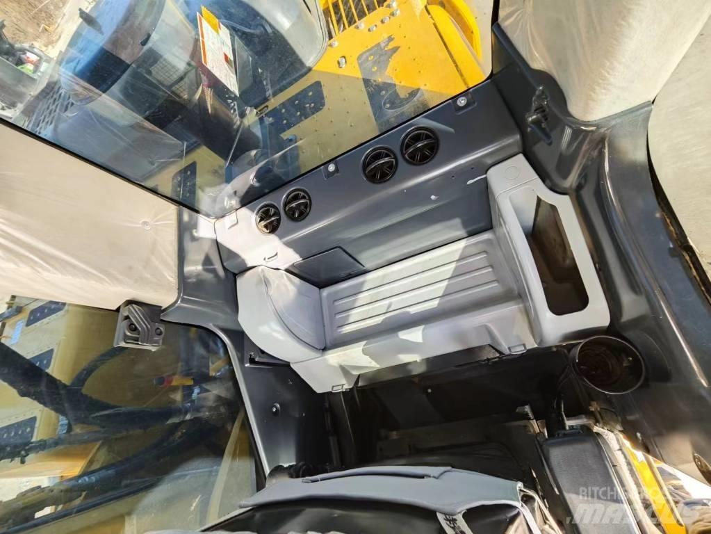 Komatsu PC 240-8 Гусеничні екскаватори
