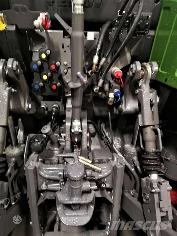 Fendt 718 Vario Трактори