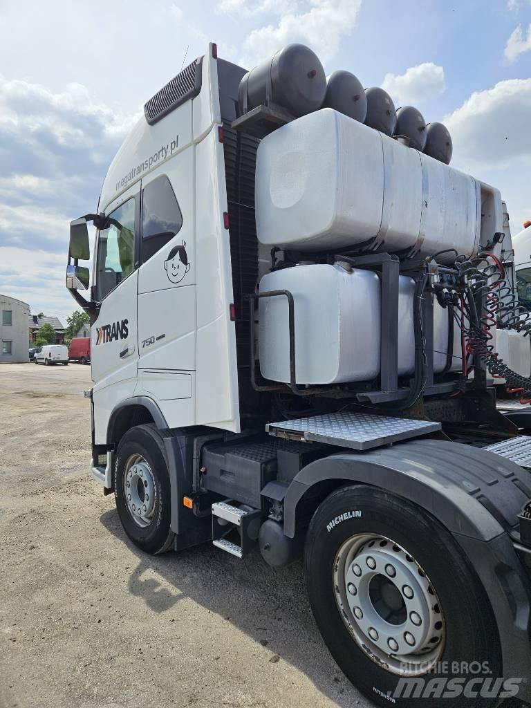 Volvo FH16 750KM 8x4 Тягачі