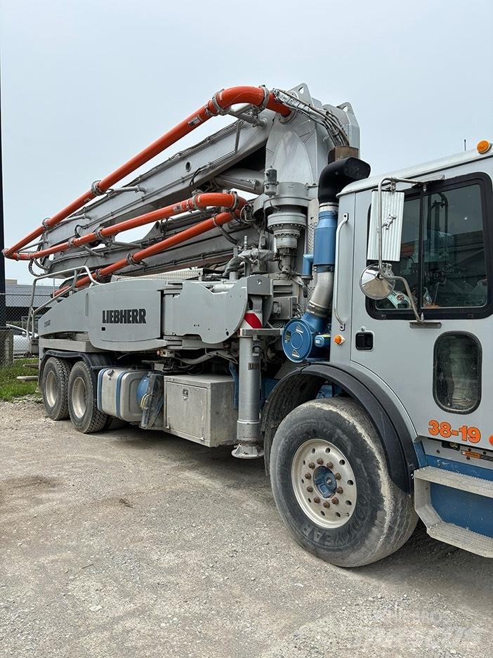 Liebherr 37Z4XXT Бетононасоси