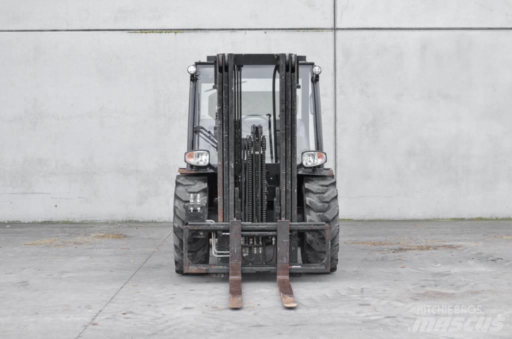Manitou MC 25-4 D Дизельні навантажувачі