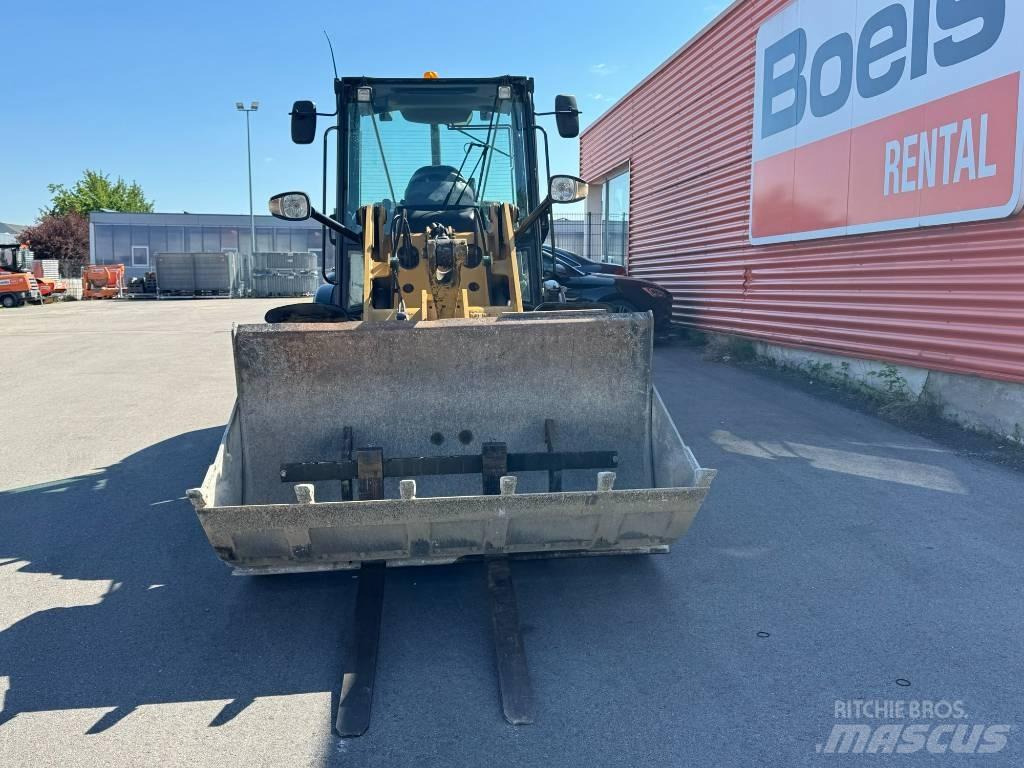 CAT 906 M Фронтальні навантажувачі