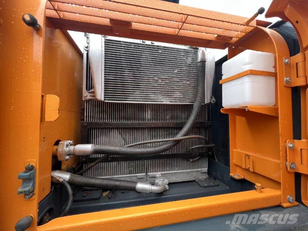 Hyundai 220 LC-9S Гусеничні екскаватори