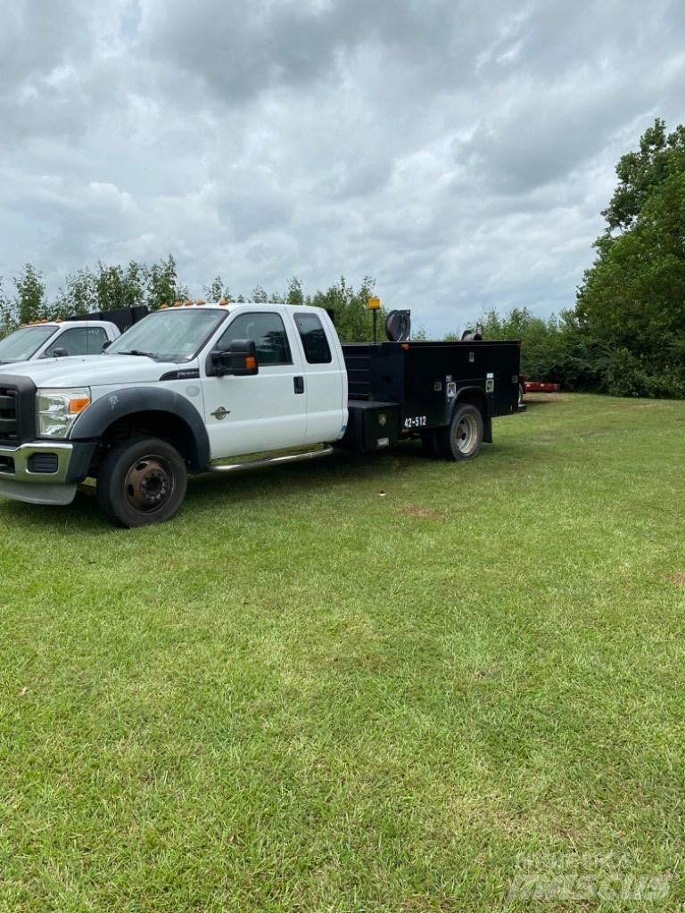 Ford F 550 Пікапи / Бічне розвантаження