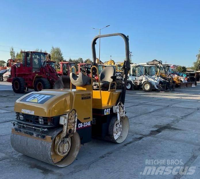 CAT CB 224 E Котки тротуарні