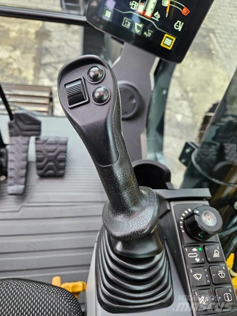 CAT 320 Гусеничні екскаватори