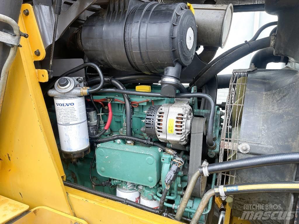 Volvo BL71 Екскаватори-навантажувачі
