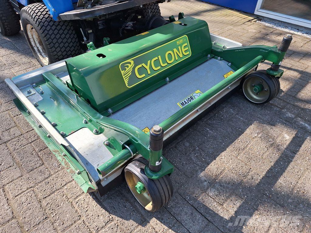 New Holland MC28 Самохідні газонокосарки