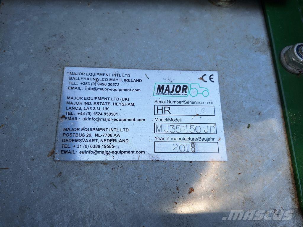 New Holland MC28 Самохідні газонокосарки