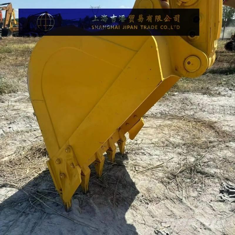Komatsu PC 210 Гусеничні екскаватори