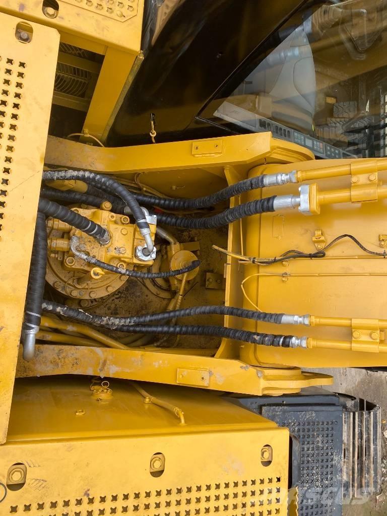 CAT 330 D Гусеничні екскаватори