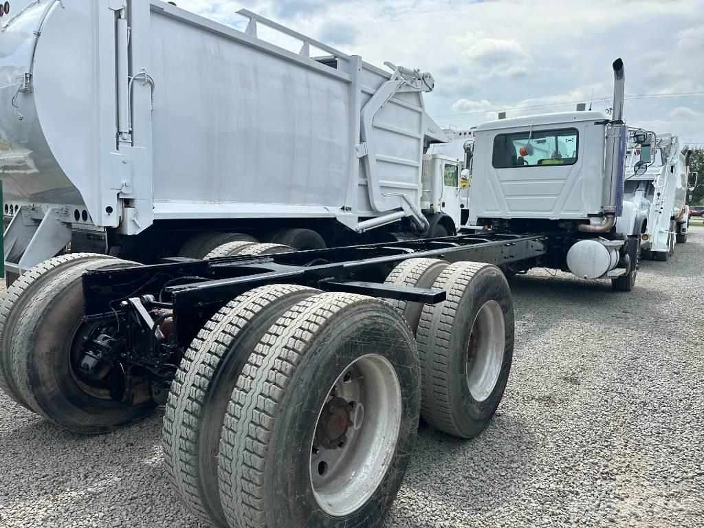 Mack CV 713 Шасі з кабіною