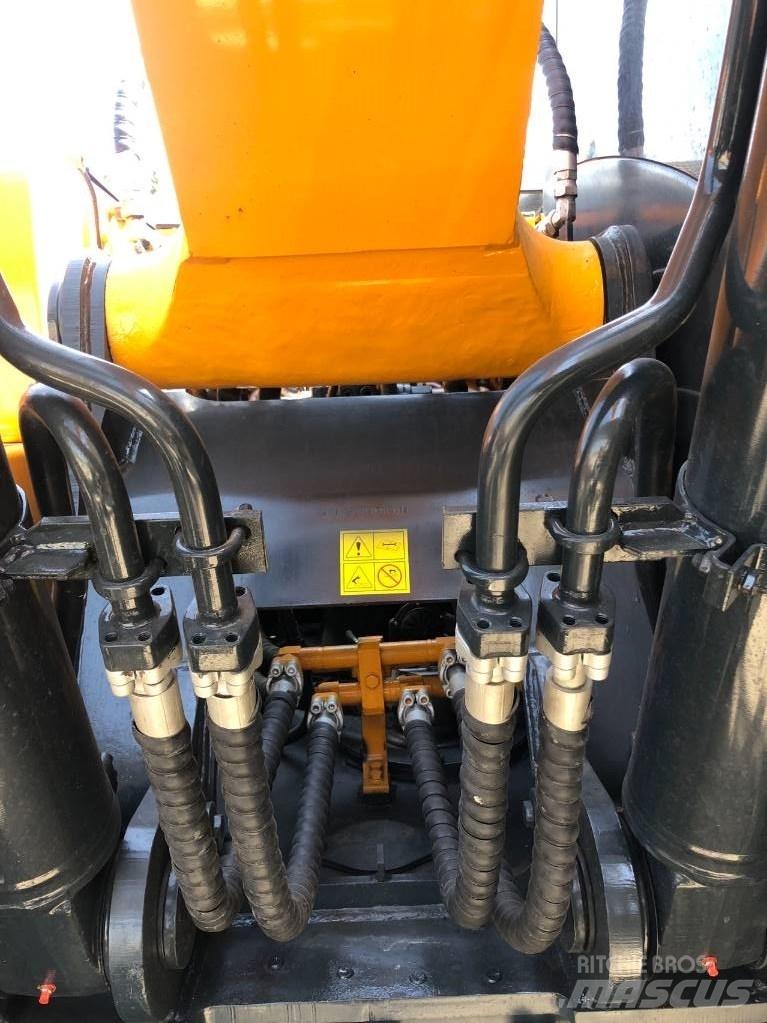 Hyundai R220-9s Гусеничні екскаватори