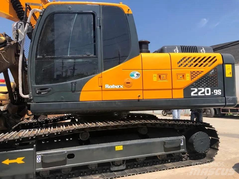Hyundai R220-9s Гусеничні екскаватори