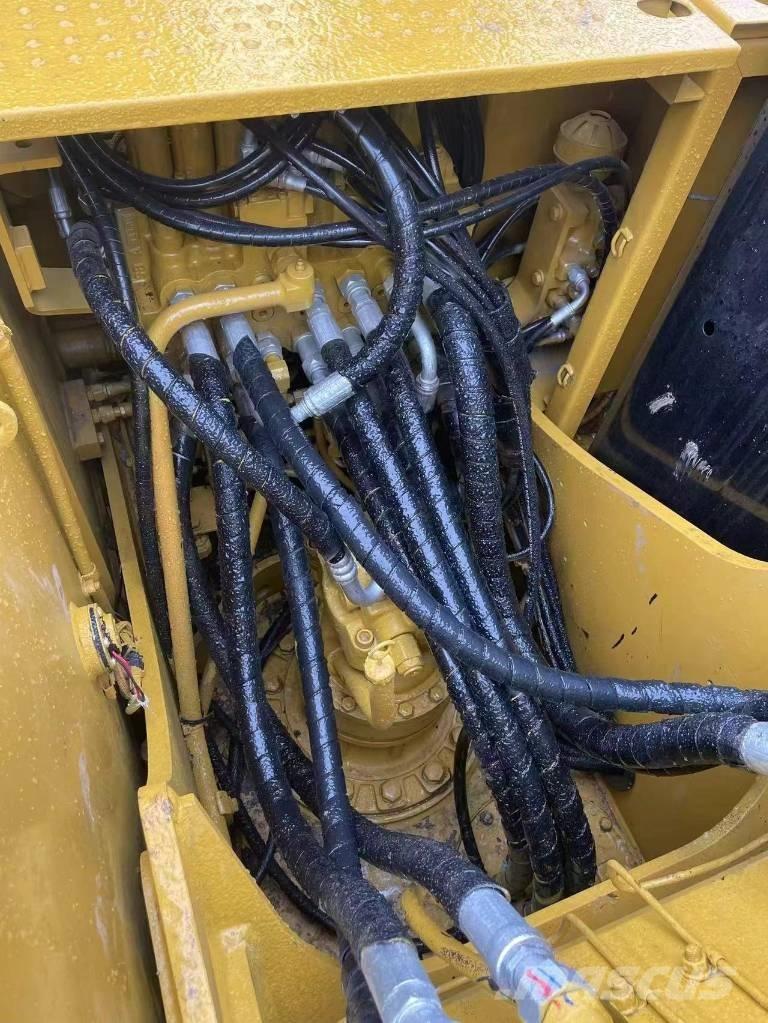 CAT 320 D2 Гусеничні екскаватори
