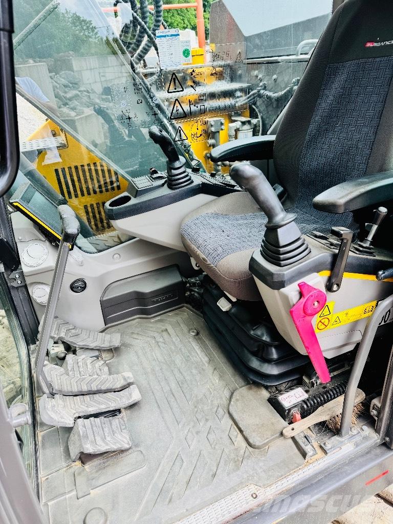 Volvo ECR 145 E Гусеничні екскаватори