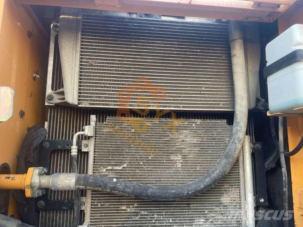 Hyundai Robex 225 Гусеничні екскаватори