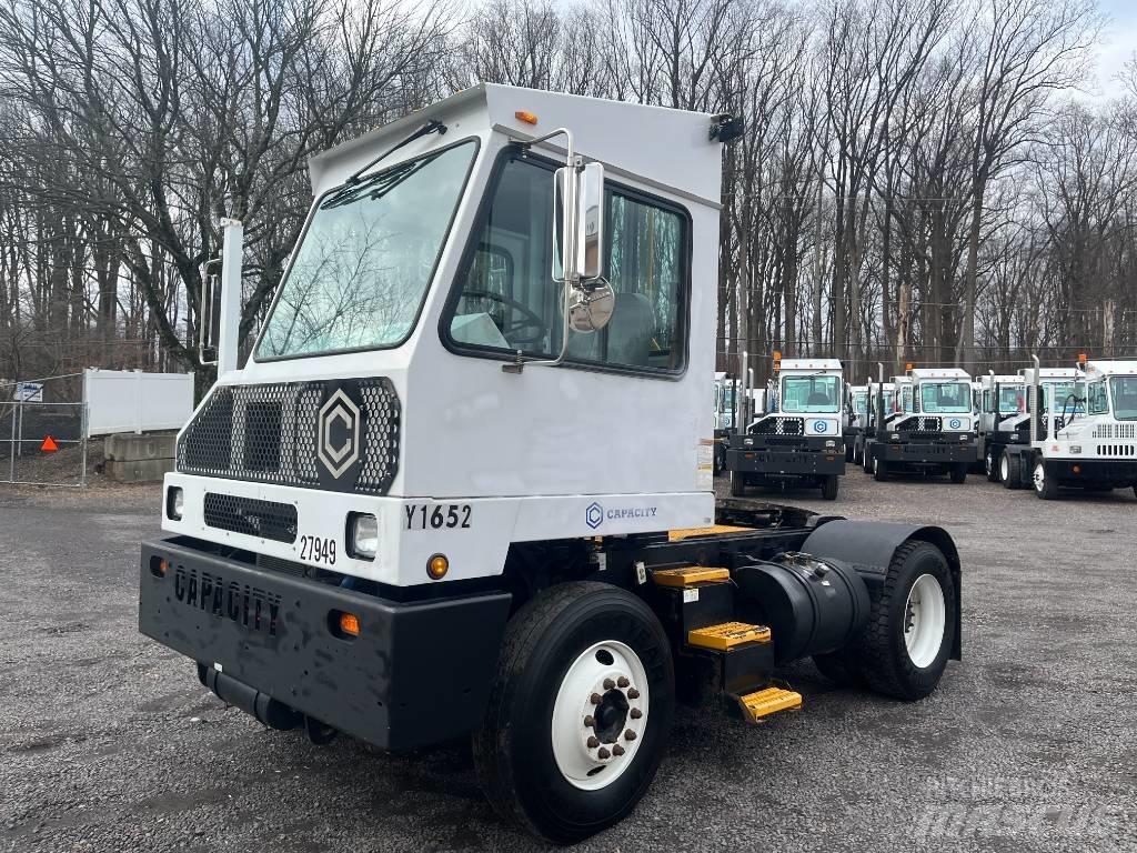 Capacity TJ5000 Термінальні трактори
