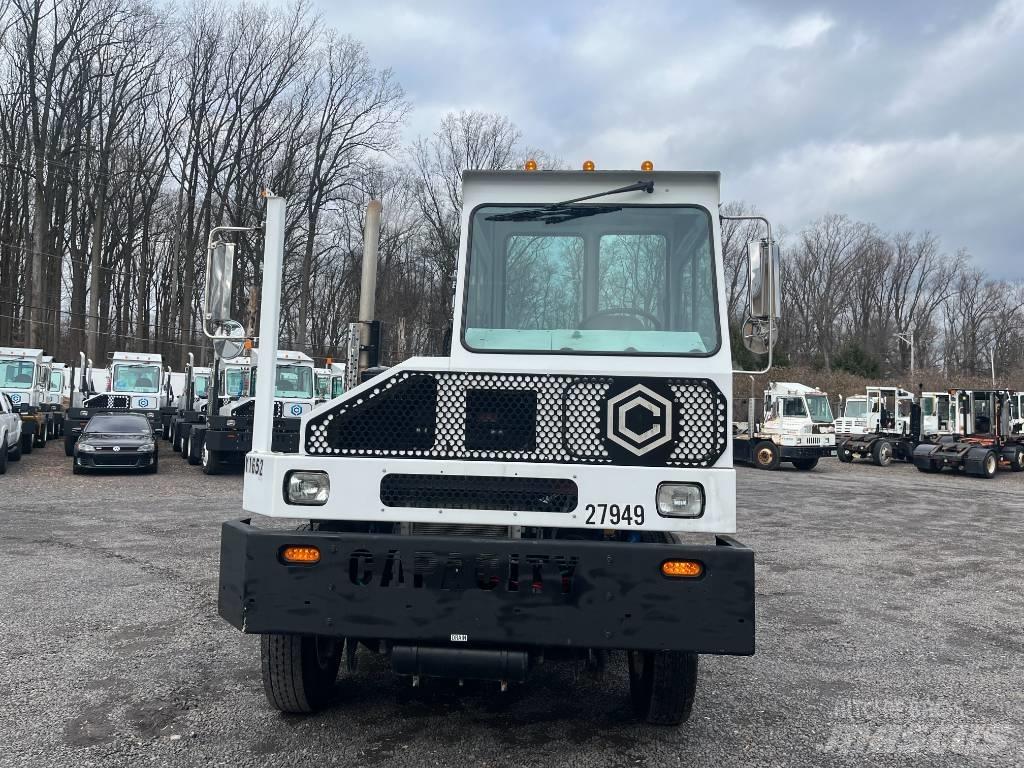 Capacity TJ5000 Термінальні трактори