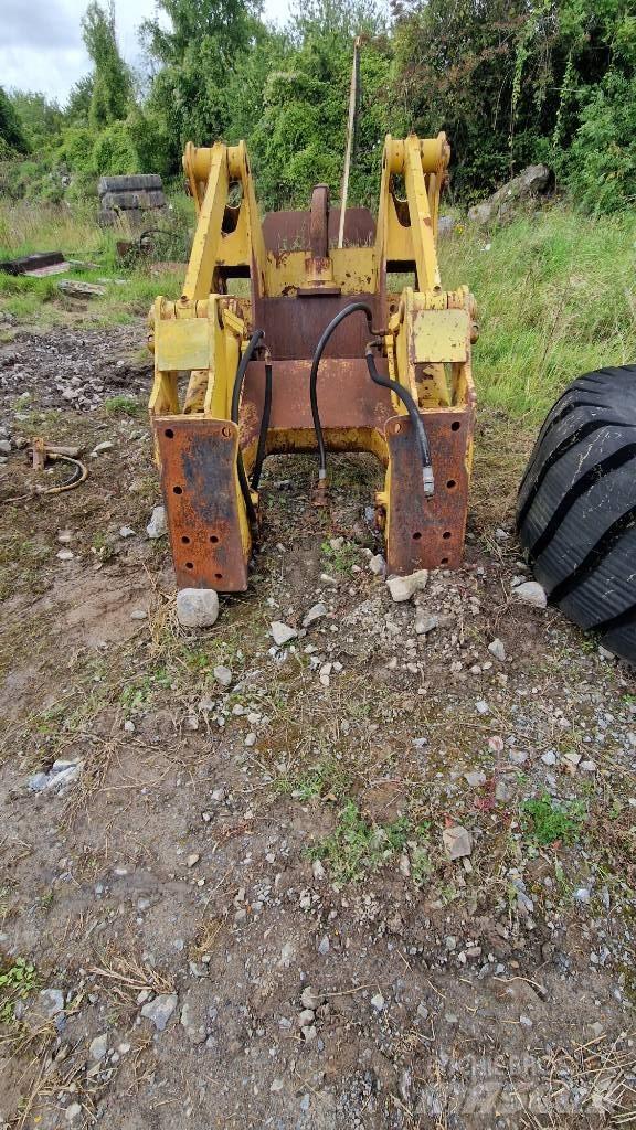 Komatsu D85 Шасі