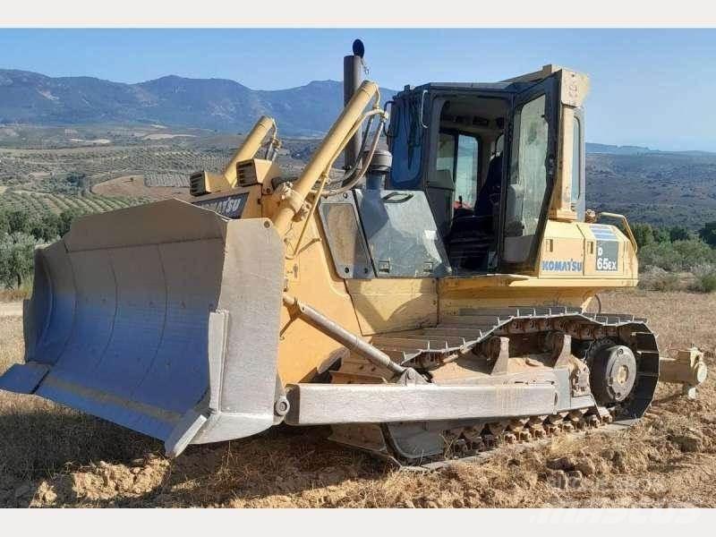 Komatsu D65EX-15 Гусеничні бульдозери