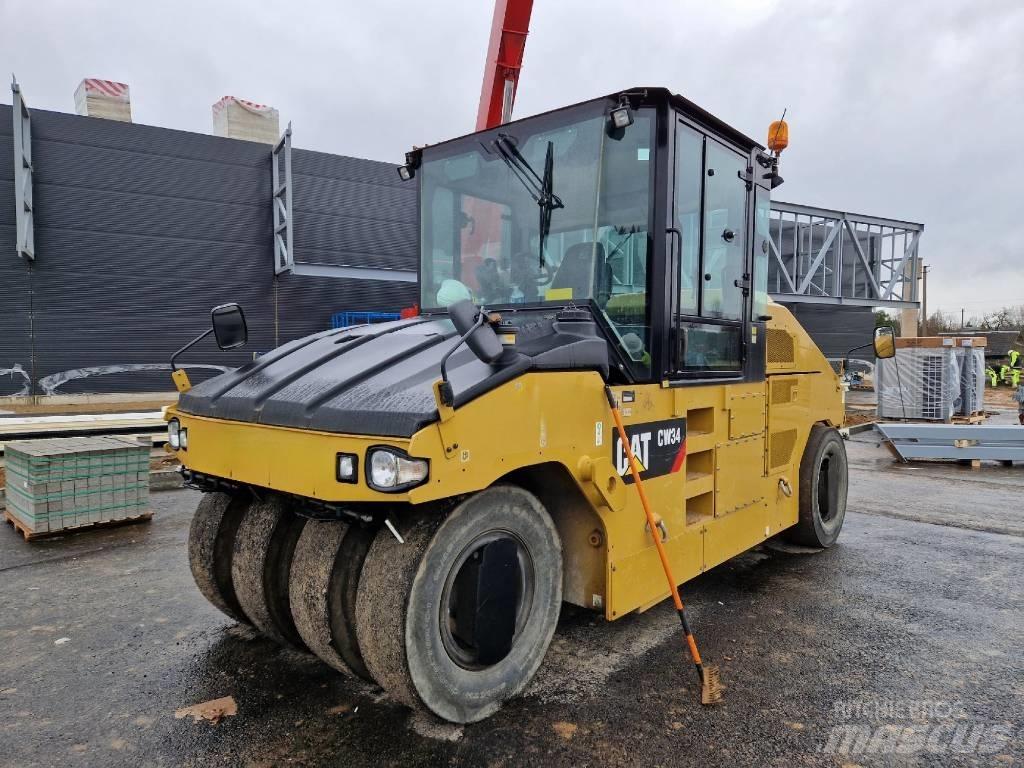 CAT CW34 Пневматичні катки