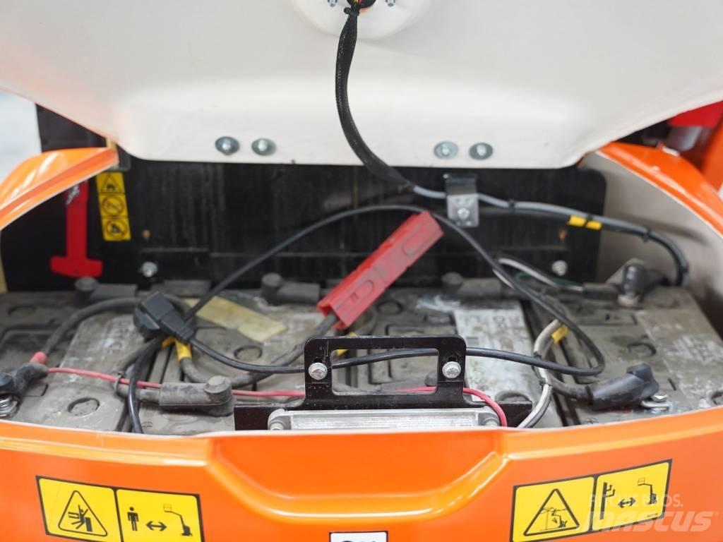 JLG Toucan 8 E Вертикальні щоглові підйомники
