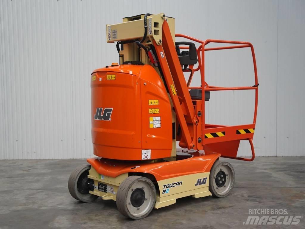 JLG Toucan 8 E Вертикальні щоглові підйомники
