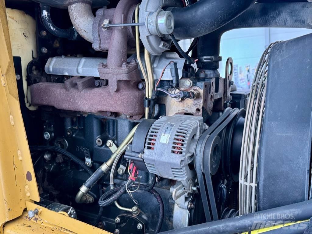 CAT 432 D Екскаватори-навантажувачі
