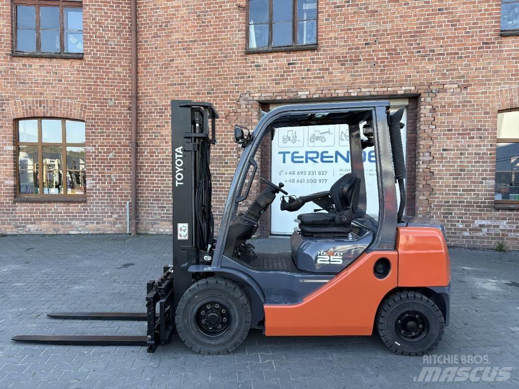 Toyota 02-8 FDF 25 Дизельні навантажувачі