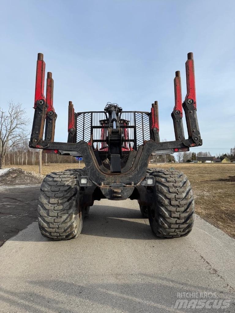 Komatsu 895 Форвардери