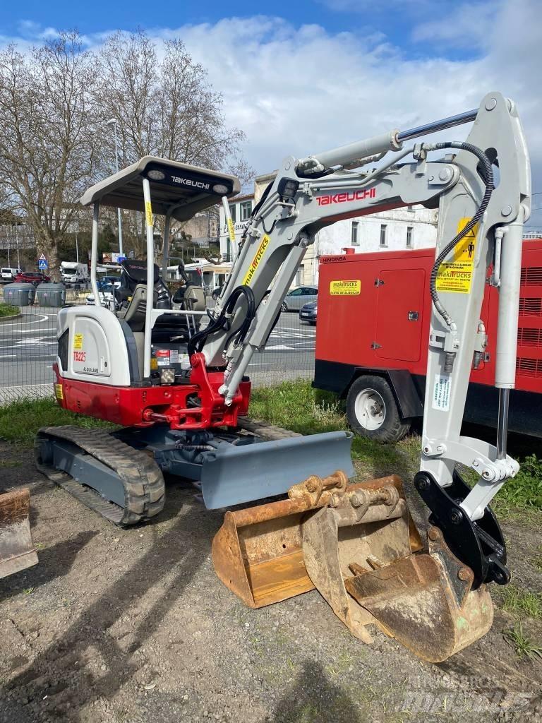Takeuchi TB225 Міні-екскаватори < 7т