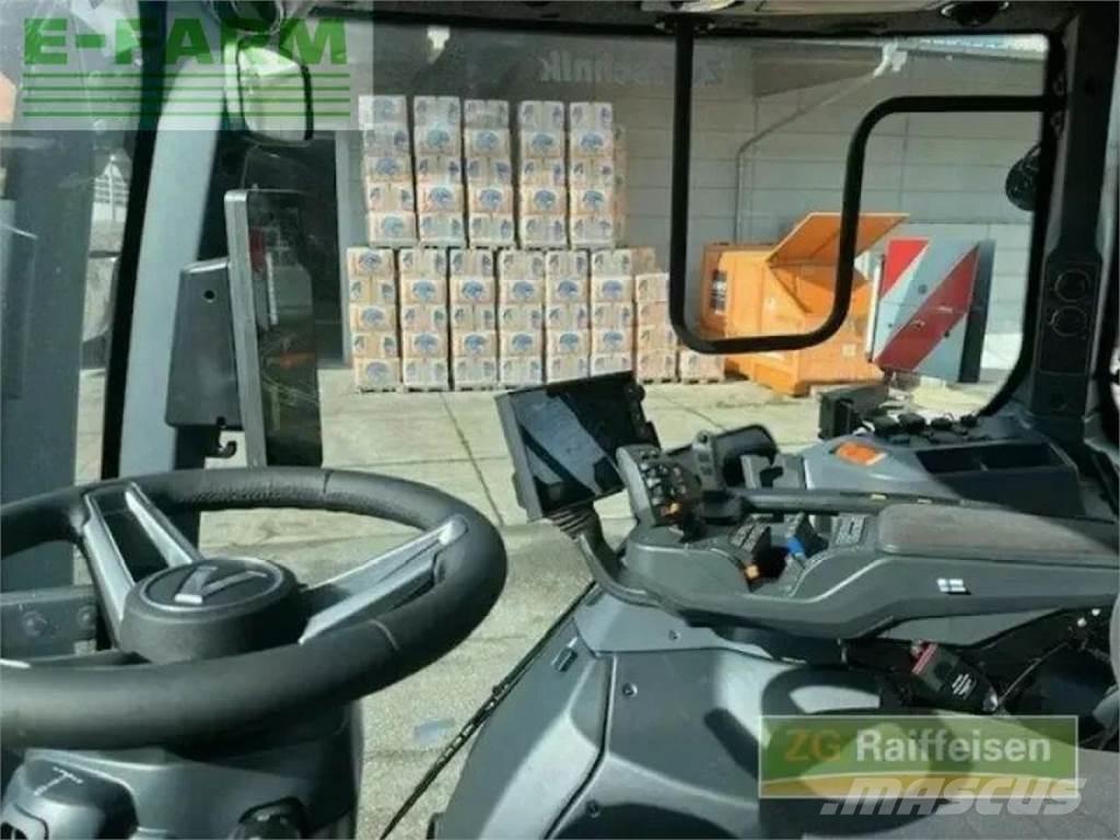 Valtra q245 Трактори